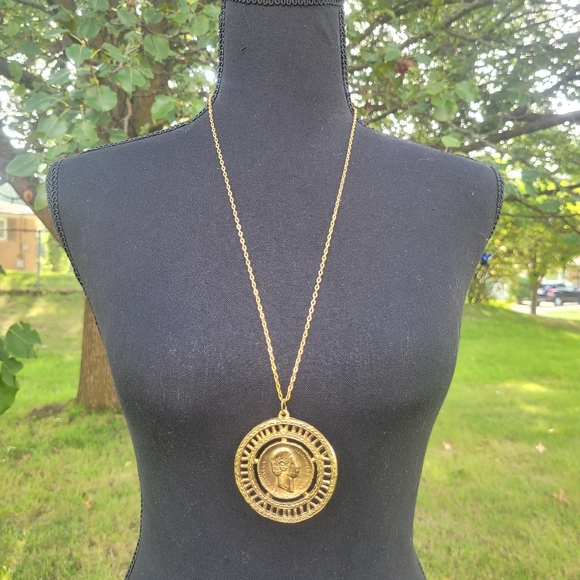 XL Oversized Roman Greek Coin Gold Toned Pendant Necklace - Picture 2 of 3